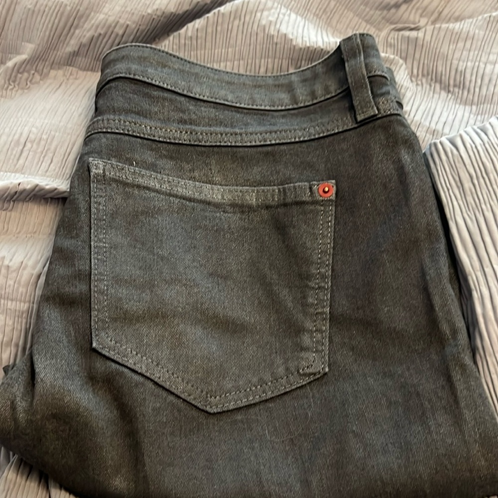 Grey Spanx slim skinny jeans.